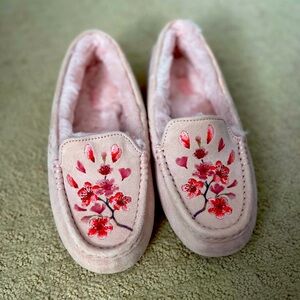 UGG Ansley Blossom Slippers 🌸 BRAND NEW